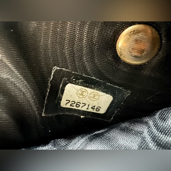 CHANEL AUTHENTIC Wallet in great condition. Comes with everything you pictured - Picture 14 of 17